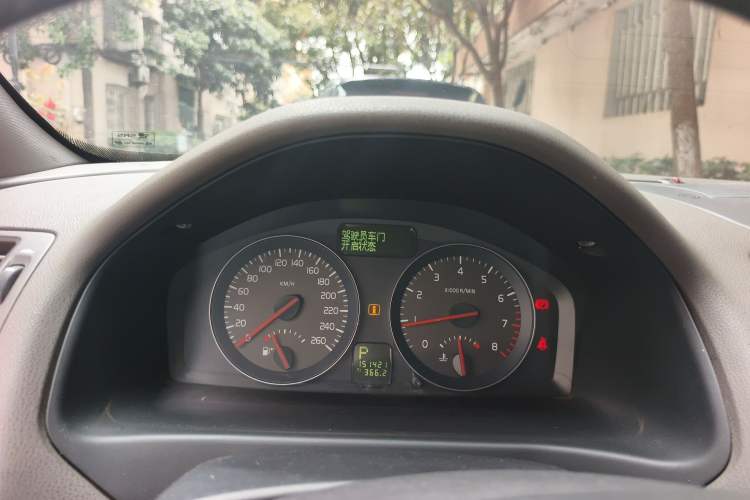 Used Volvo S40 2011 2.0L Automatic ZhiShang Edition Instrument Cluster