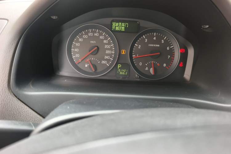 Used Volvo S40 2011 2.0L Automatic ZhiShang Edition Odometer Close Up