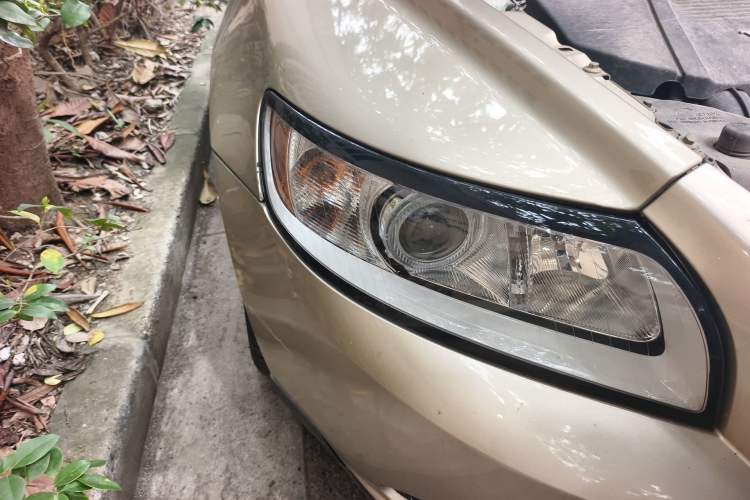 Used Volvo S40 2011 2.0L Automatic ZhiShang Edition Right Front Headlight