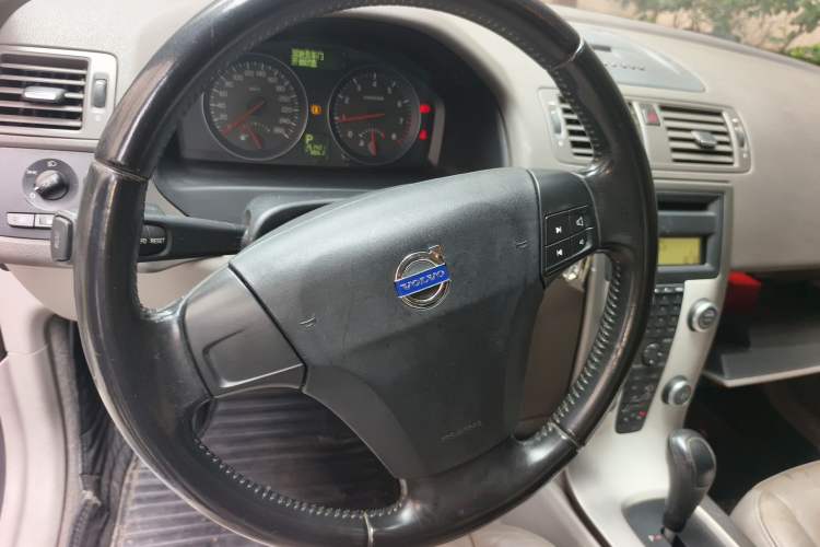 Used Volvo S40 2011 2.0L Automatic ZhiShang Edition Steering Wheel