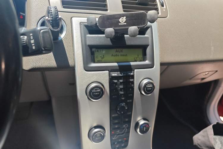 Used Volvo S40 2011 2.0L Automatic Zhiya Edition Audio And AC Panel
