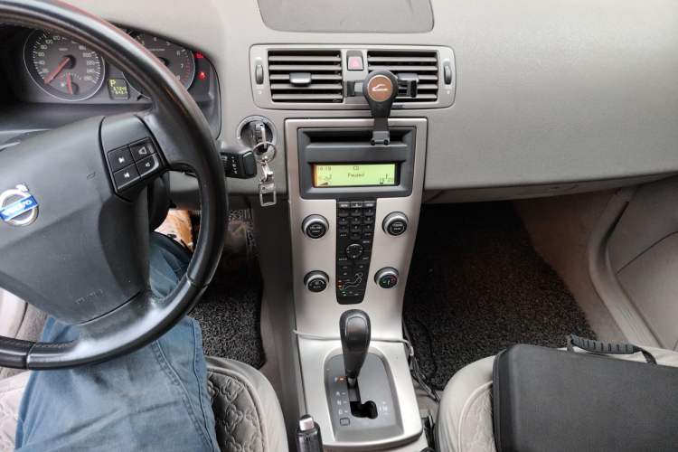 Used Volvo S40 2011 2.0L Automatic ZhiShang Edition Audio And AC Panel