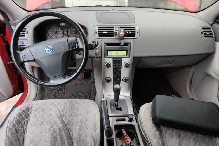 Used Volvo S40 2011 2.0L Automatic ZhiShang Edition Center Console