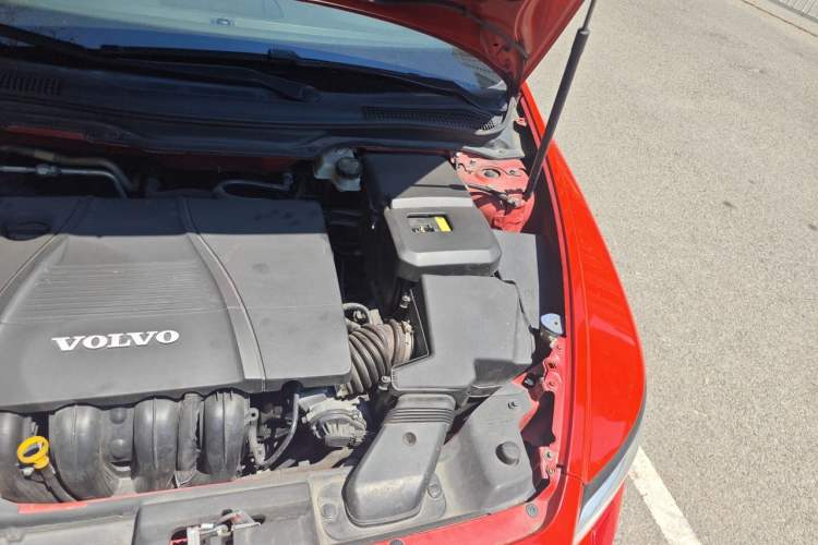 Used Volvo S40 2011 2.0L Automatic Zhiya Edition Engine Bay Left