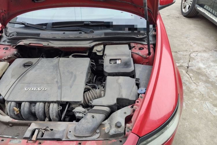 Used Volvo S40 2011 2.0L Automatic ZhiShang Edition Engine Bay Left