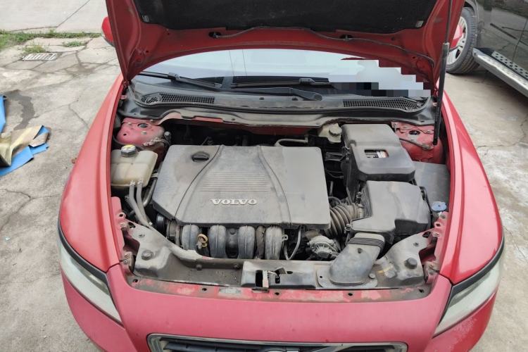 Used Volvo S40 2011 2.0L Automatic ZhiShang Edition Engine Bay