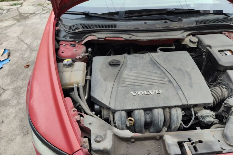 Used Volvo S40 2011 2.0L Automatic ZhiShang Edition Engine Bay Right