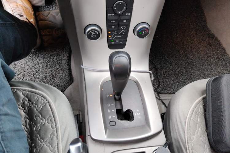 Used Volvo S40 2011 2.0L Automatic ZhiShang Edition Gear Lever