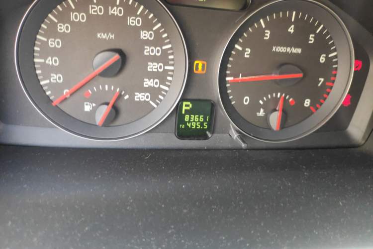 Used Volvo S40 2011 2.0L Automatic ZhiShang Edition Odometer Close Up