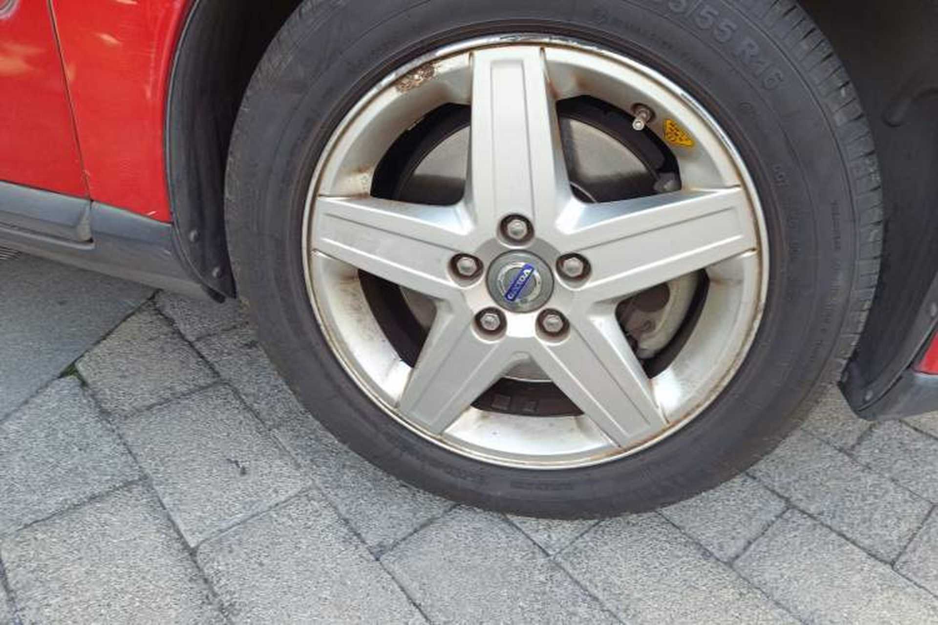 Used Volvo S40 2011 2.0L Automatic ZhiShang Edition Right Front Wheel Hub