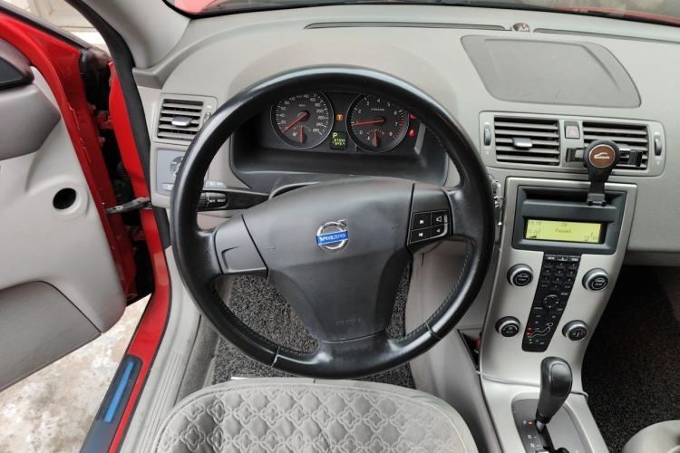 Used Volvo S40 2011 2.0L Automatic ZhiShang Edition Steering Wheel