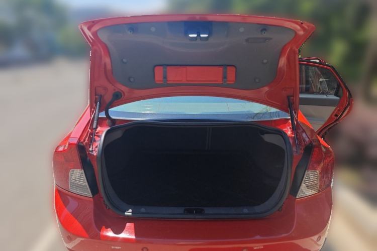 Used Volvo S40 2011 2.0L Automatic Zhiya Edition Trunk