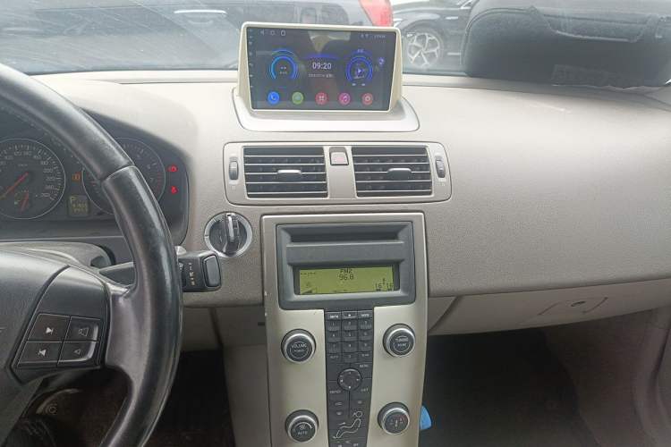 Used Volvo S40 2011 2.0L Automatic ZhiShang Edition Audio And AC Panel