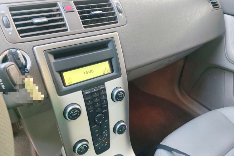 Used Volvo S40 2011 2.0L Automatic ZhiShang Edition Audio And AC Panel