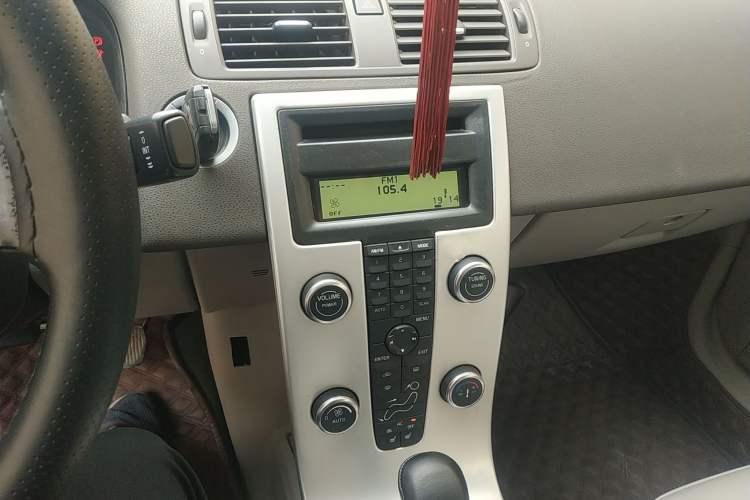 Used Volvo S40 2011 2.0L Automatic Zhiya Edition Audio And AC Panel