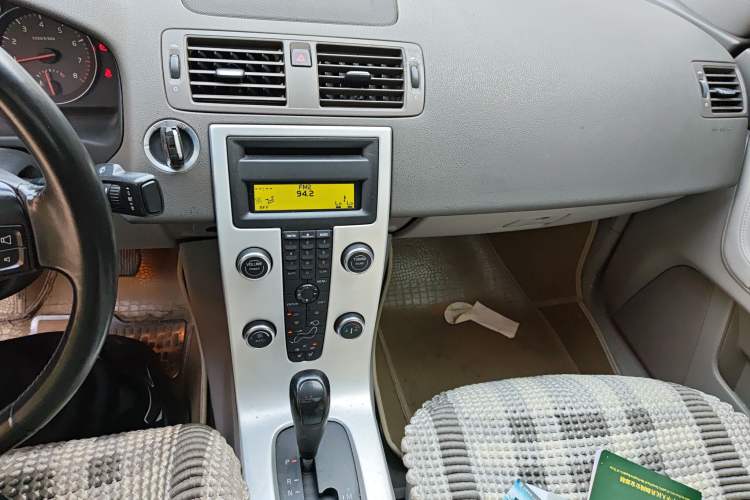 Used Volvo S40 2011 2.0L Automatic Zhiya Edition Audio And AC Panel