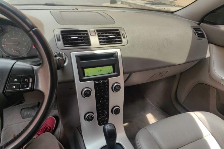 Used Volvo S40 2011 2.0L Automatic Zhiya Edition Audio And AC Panel