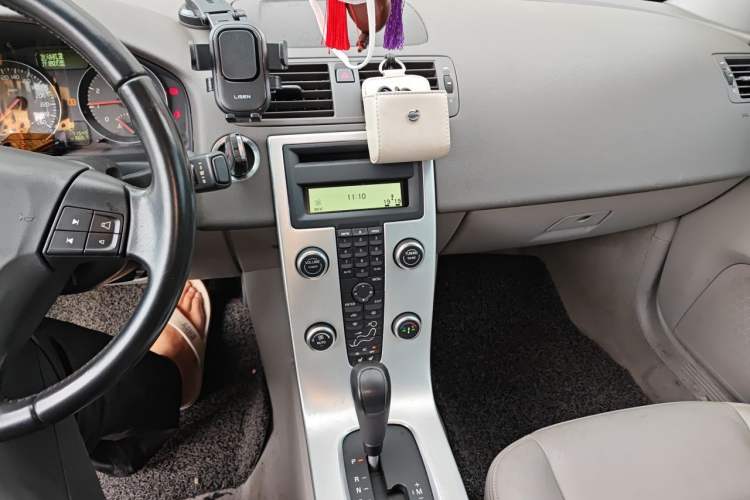 Used Volvo S40 2011 2.0L Automatic Zhiya Edition Audio And AC Panel