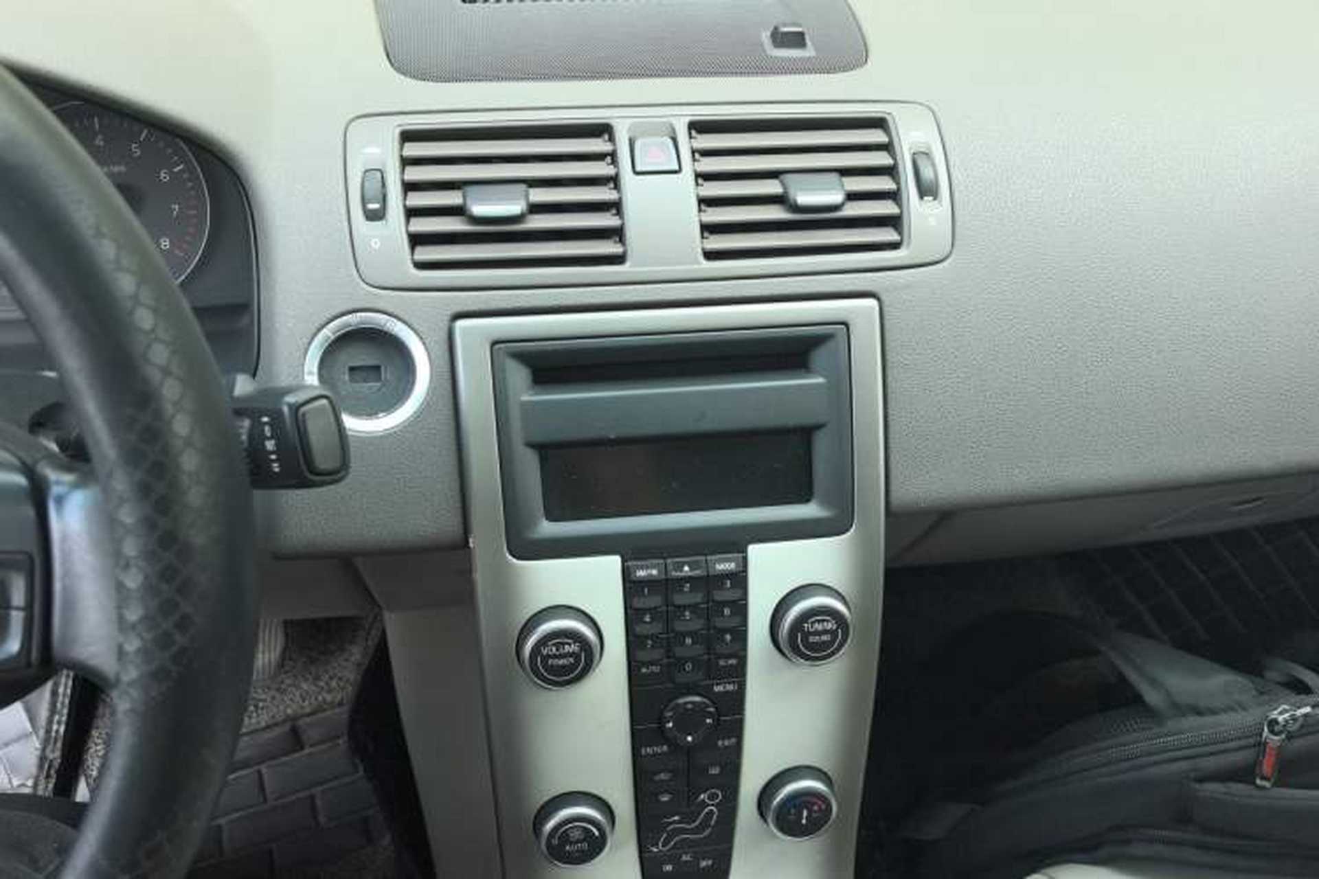 Used Volvo S40 2011 2.0L Automatic ZhiShang Edition Audio And AC Panel