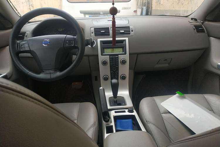 Used Volvo S40 2011 2.0L Automatic Zhiya Edition Center Console