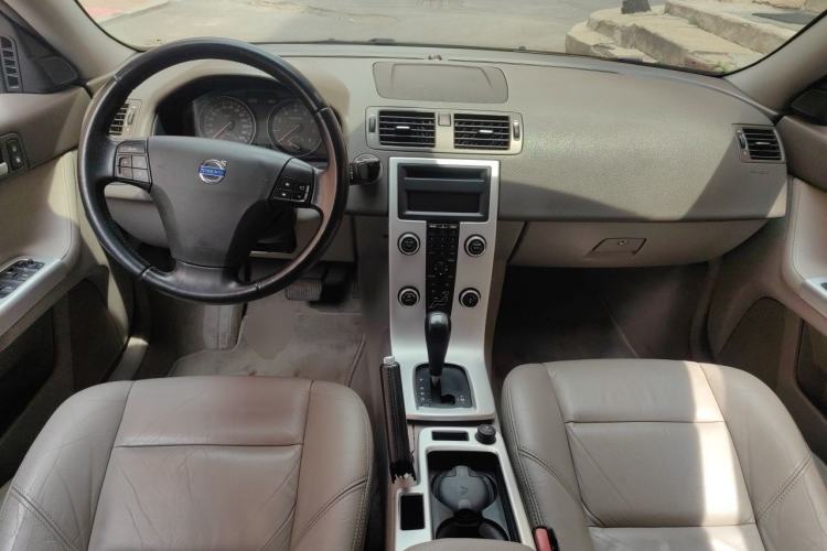 Used Volvo S40 2011 2.0L Automatic Zhiya Edition Center Console