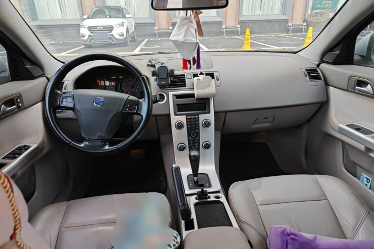 Used Volvo S40 2011 2.0L Automatic Zhiya Edition Center Console