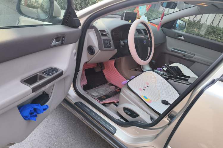 Used Volvo S40 2011 2.0L Automatic ZhiShang Edition Driver Seat
