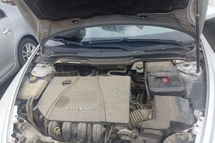 Used Volvo S40 2011 2.0L Automatic ZhiShang Edition Engine Bay