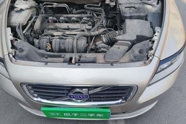 Used Volvo S40 2011 2.0L Automatic ZhiShang Edition Engine Bay
