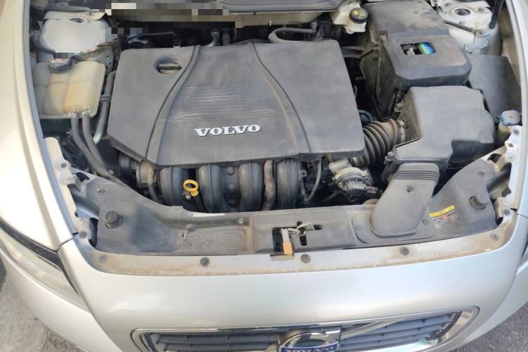 Used Volvo S40 2011 2.0L Automatic ZhiShang Edition Engine Bay