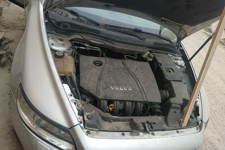 Used Volvo S40 2011 2.0L Automatic Zhiya Edition Engine Bay