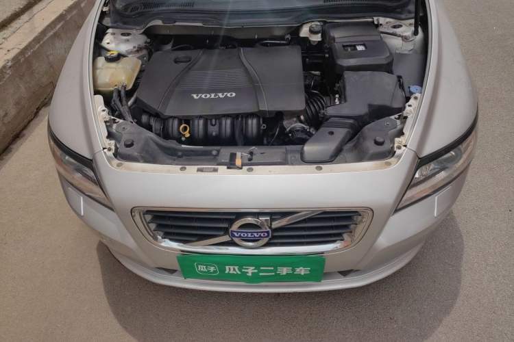 Used Volvo S40 2011 2.0L Automatic Zhiya Edition Engine Bay