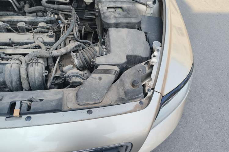 Used Volvo S40 2011 2.0L Automatic ZhiShang Edition Engine Bay Left