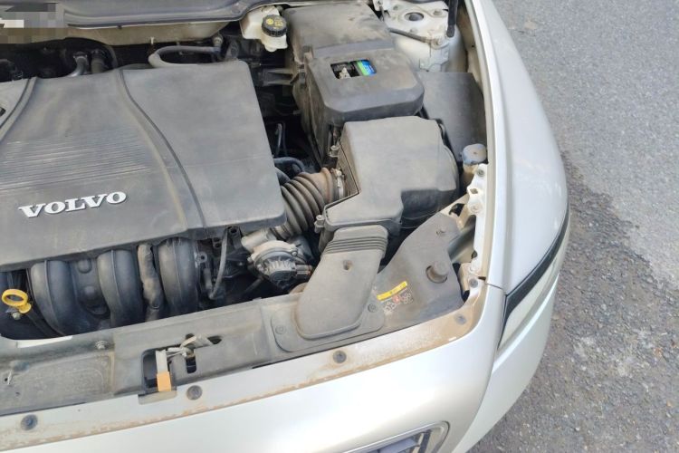 Used Volvo S40 2011 2.0L Automatic ZhiShang Edition Engine Bay Left