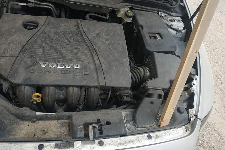 Used Volvo S40 2011 2.0L Automatic Zhiya Edition Engine Bay Left