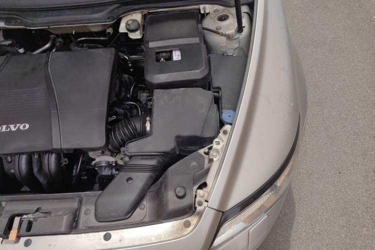 Used Volvo S40 2011 2.0L Automatic Zhiya Edition Engine Bay Left