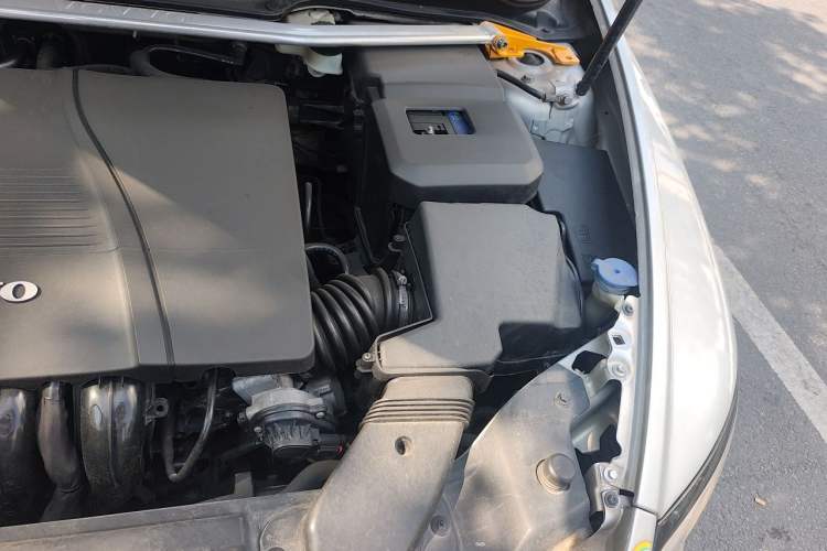 Used Volvo S40 2011 2.0L Automatic ZhiShang Edition Engine Bay Left