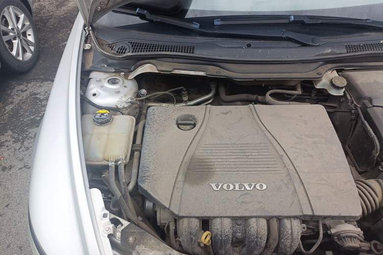 Used Volvo S40 2011 2.0L Automatic ZhiShang Edition Engine Bay Right