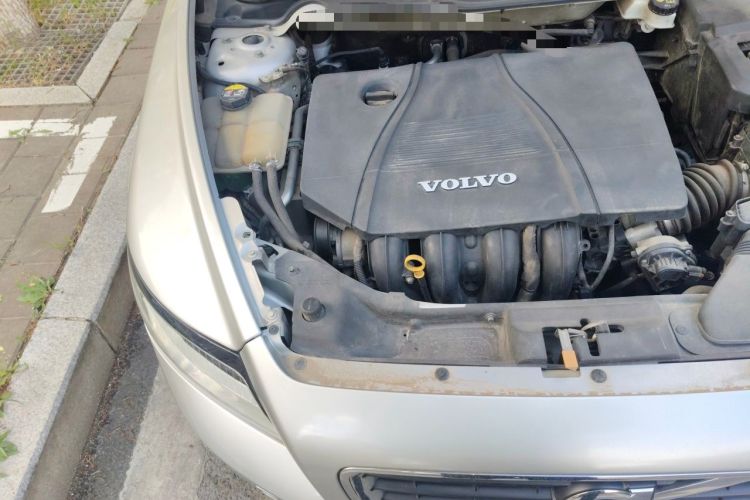 Used Volvo S40 2011 2.0L Automatic ZhiShang Edition Engine Bay Right