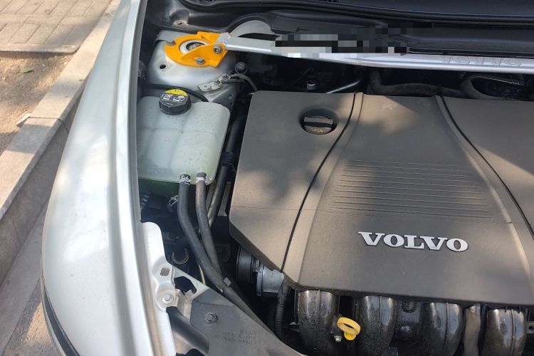 Used Volvo S40 2011 2.0L Automatic ZhiShang Edition Engine Bay Right