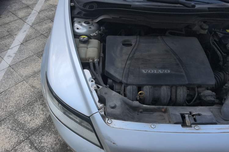 Used Volvo S40 2011 2.0L Automatic ZhiShang Edition Engine Bay Right