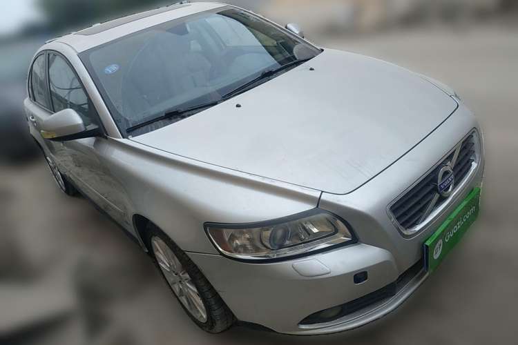Used Volvo S40 2011 2.0L Automatic Zhiya Edition Front Right 45 Deg