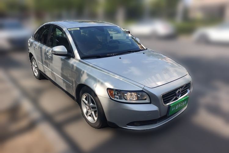 Used Volvo S40 2011 2.0L Automatic ZhiShang Edition Front Right 45 Deg