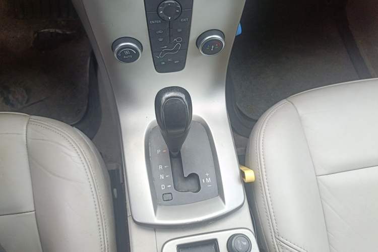 Used Volvo S40 2011 2.0L Automatic ZhiShang Edition Gear Lever