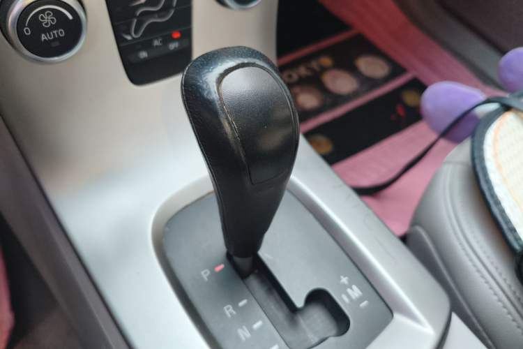 Used Volvo S40 2011 2.0L Automatic ZhiShang Edition Gear Lever