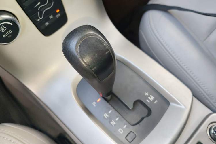 Used Volvo S40 2011 2.0L Automatic ZhiShang Edition Gear Lever