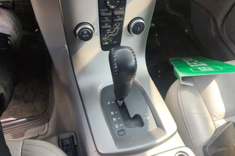 Used Volvo S40 2011 2.0L Automatic ZhiShang Edition Gear Lever