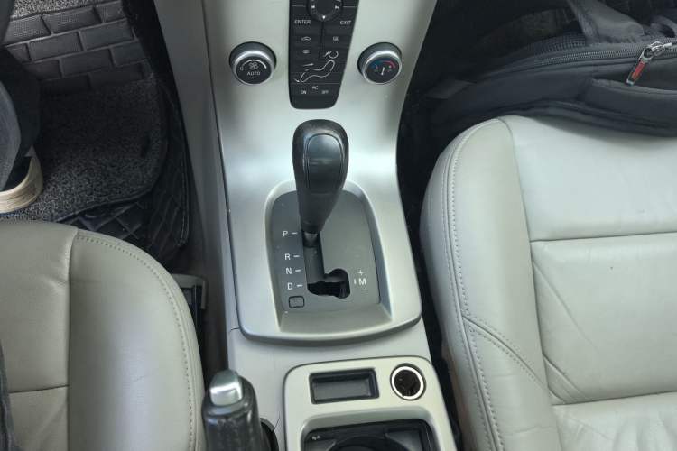 Used Volvo S40 2011 2.0L Automatic ZhiShang Edition Gear Lever