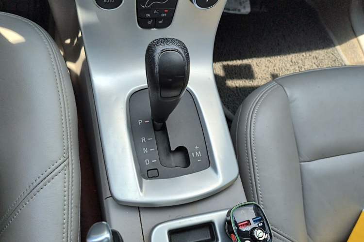 Used Volvo S40 2011 2.0L Automatic Zhiya Edition Gear Lever