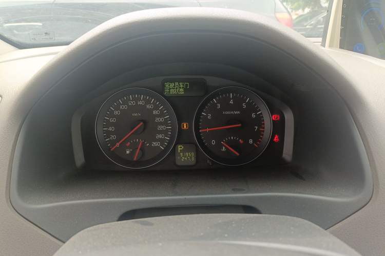 Used Volvo S40 2011 2.0L Automatic ZhiShang Edition Instrument Cluster